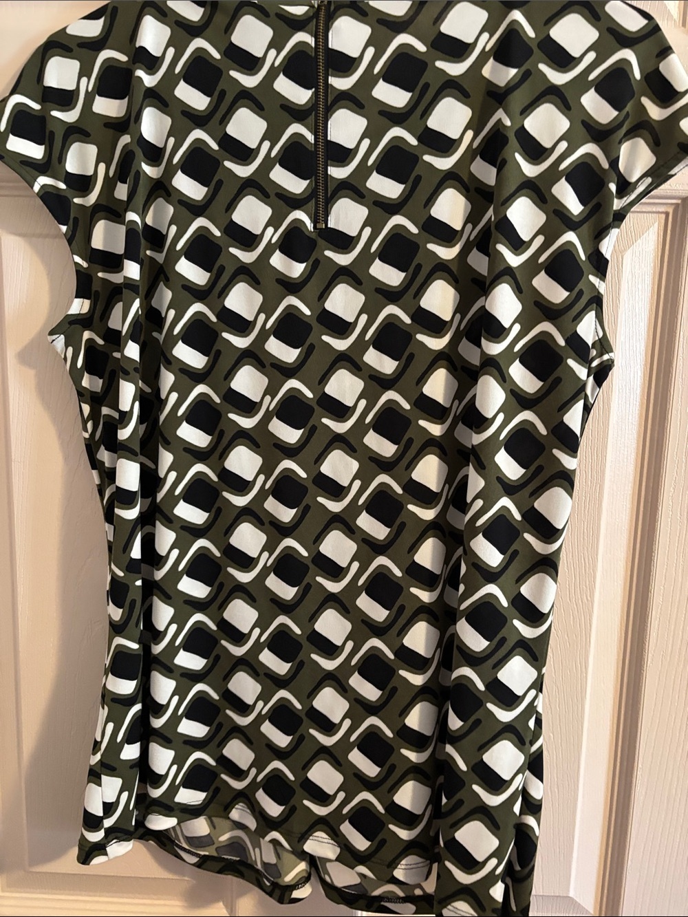 Worthington Olive Green Black White Geometric Cap Sleeve Blouse - Picture 2 of 3